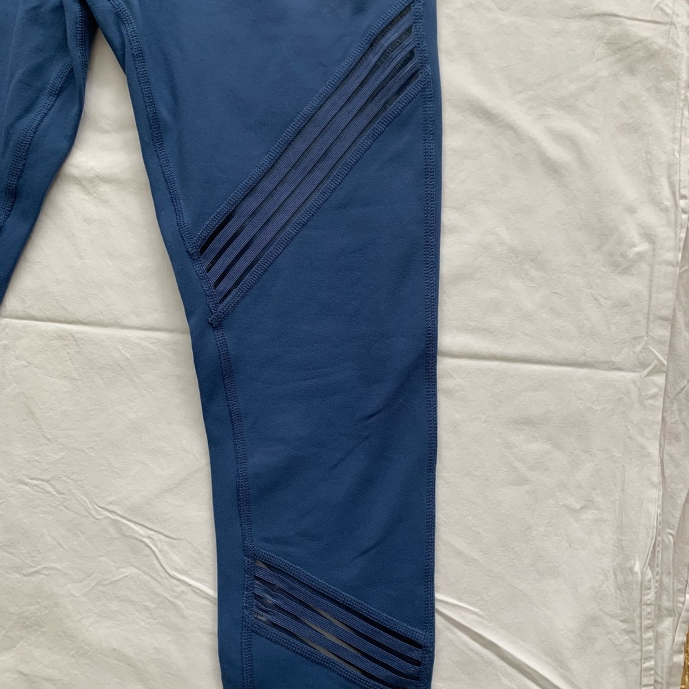 Alo Yoga leggings. Never worn but no tags.